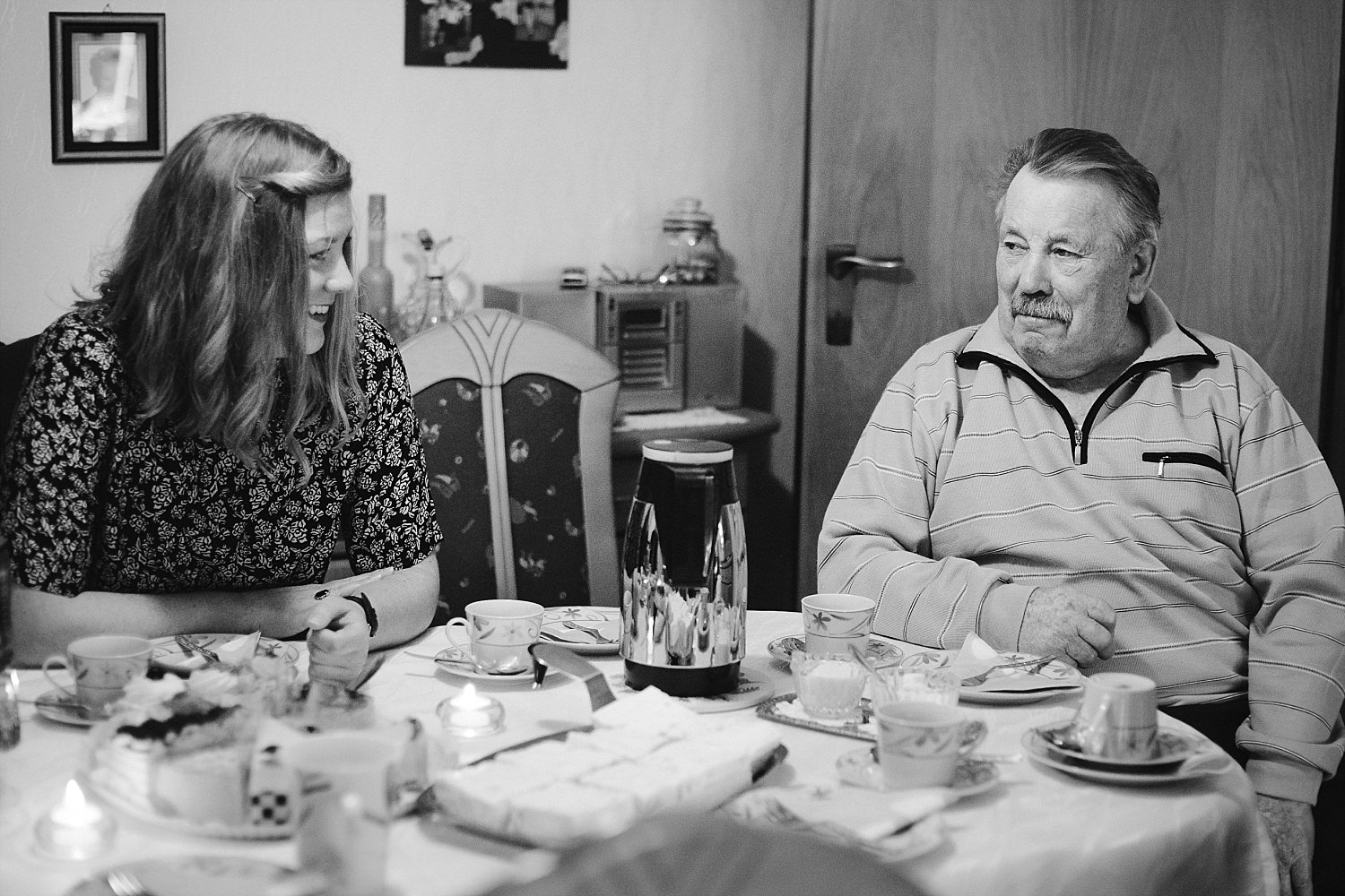 natürliche Familienbilder mit den Großeltern in Köln