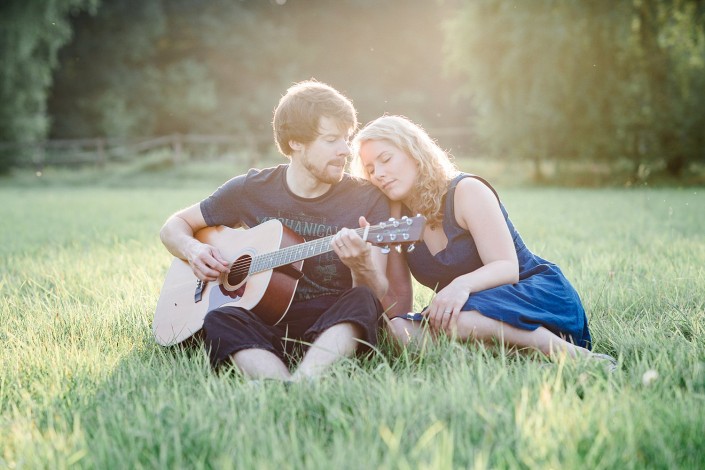 Engagement Session an einem Sommerabend Paarshooting Aachen Stolberg Gut Schwarzenbruch